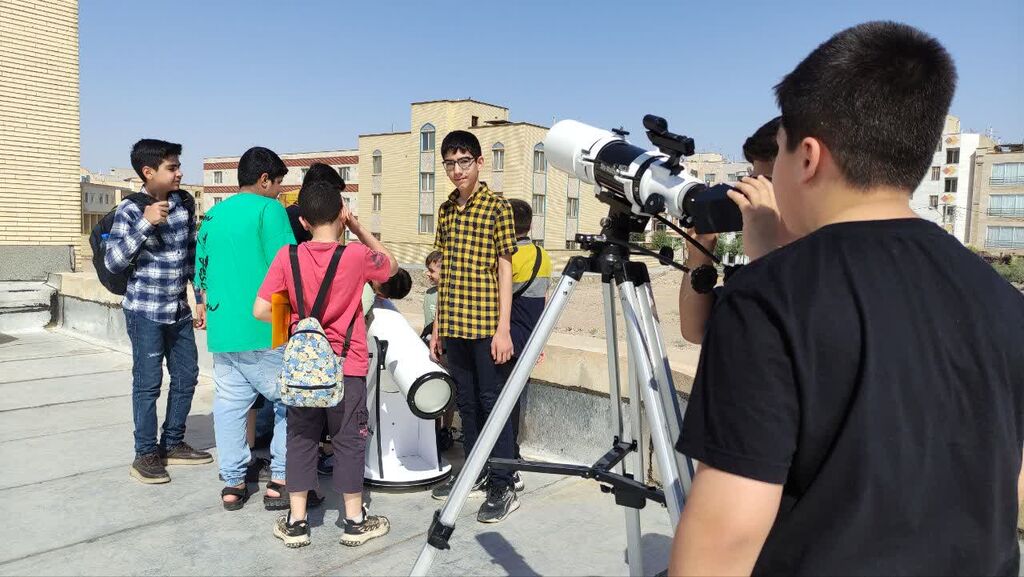 1320106 تجربه شگفتانگیز کار با تلسکوپ برای اعضای مجتمع فرهنگی هنری سمنان