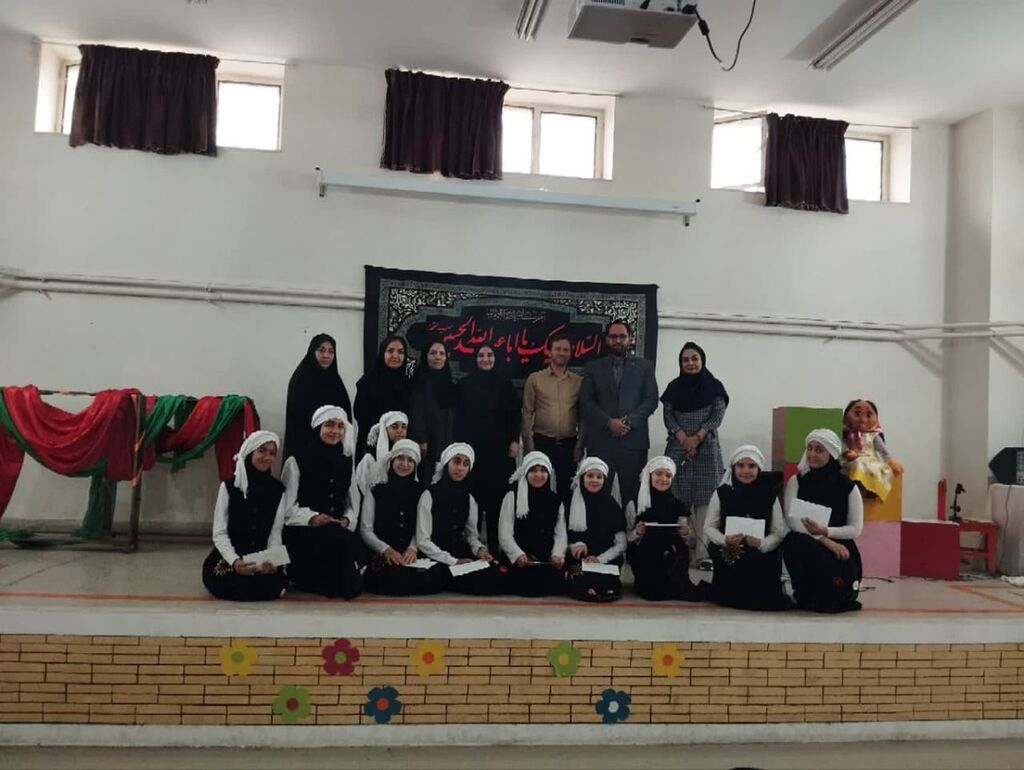 1320205 قصه باید یک پیام و درونمایه داشته باشد