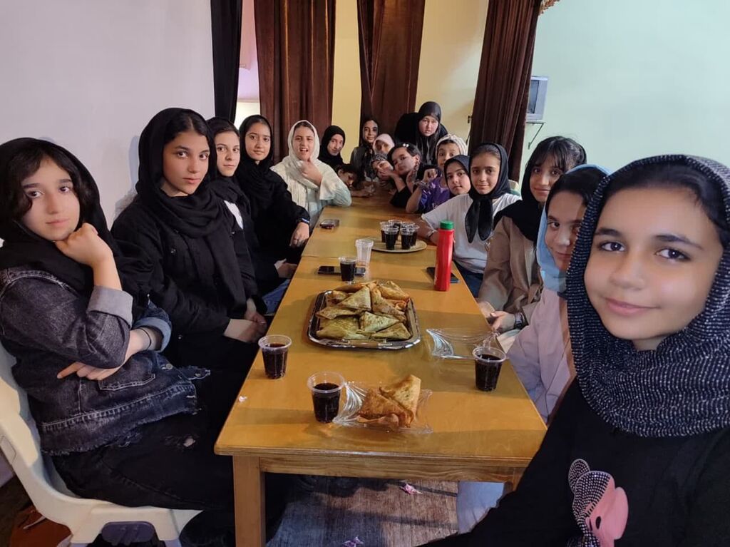 1320348 کارگاه پخت سمبوسه با حضور اعضا و والدین مرکز فرهنگی کاشمر