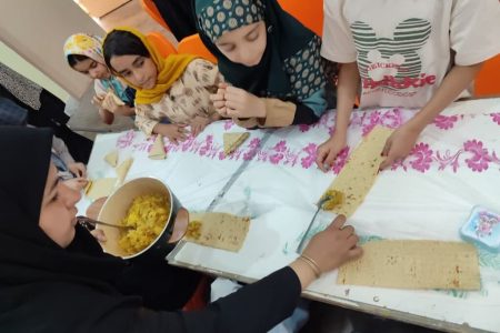 کارگاه پخت سمبوسه با حضور اعضا و والدین مرکز فرهنگی کاشمر