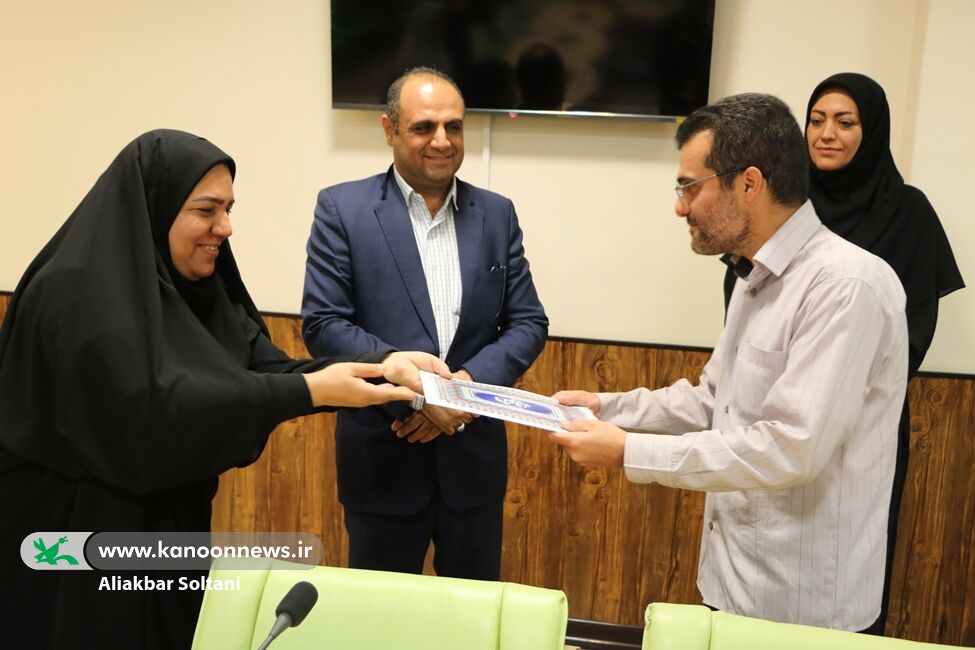 1320503 تقدیر از کارکنان ادبی، فناوری و حراست کانون کرمان