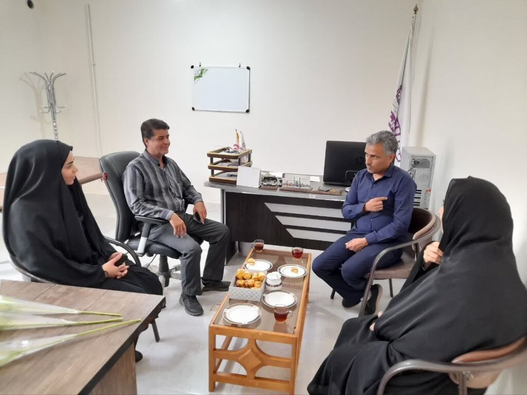 1320513 همزمان با روز بهزیستی، دیدار مربی سیار روستایی با کادر بهزیستی شهرستان کهک