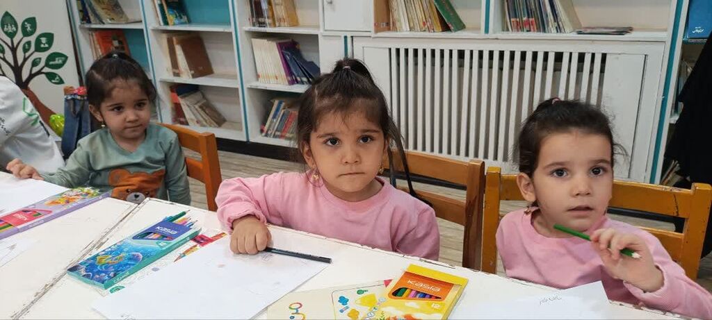 1320802 برگزاری کارگاه نقاشی همدلی با حضور چندقلوها در مرکز فرهنگی قوچان