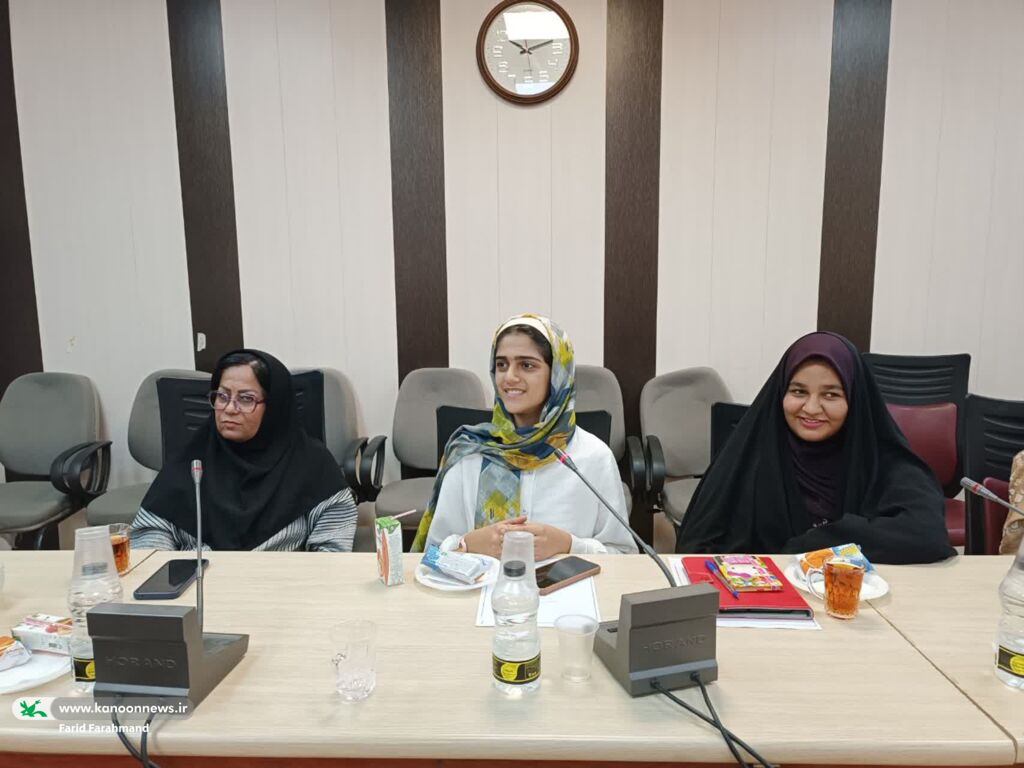 1321005 «کانونیاران» سرمایههای هویتی کانون و سفیران کانون در مدرسه