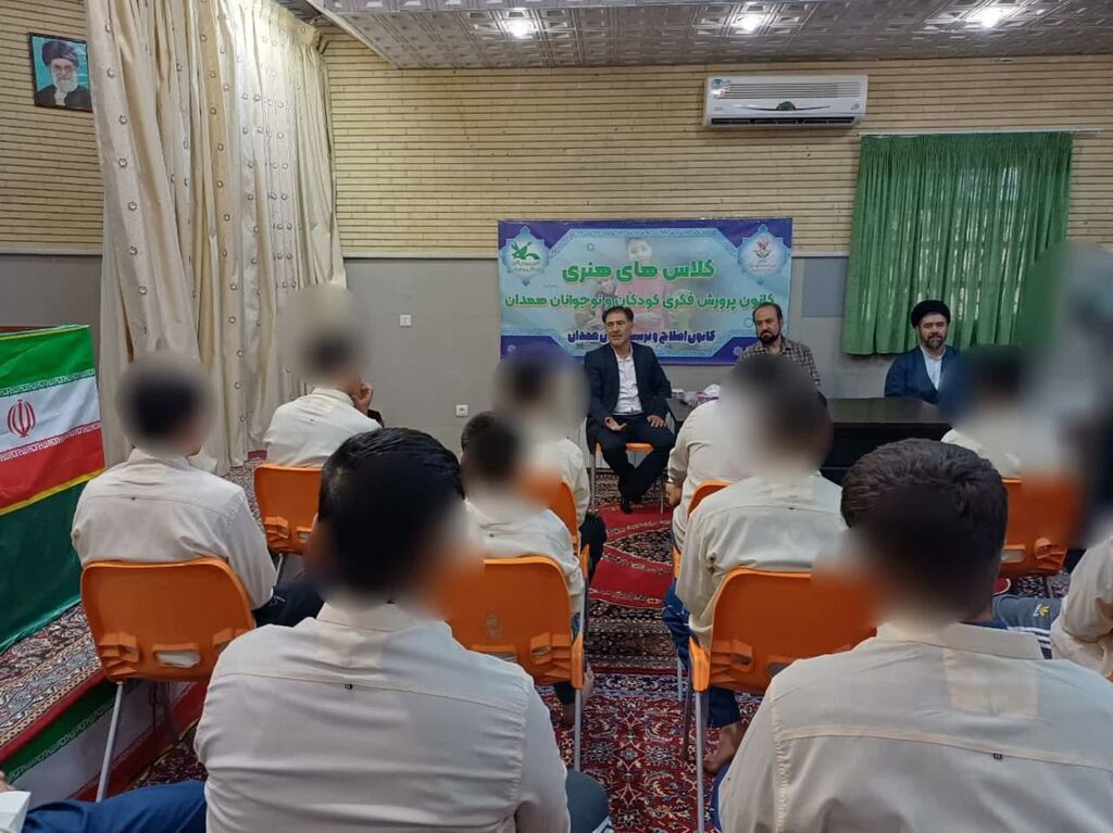 1321242 برگزاری کارگاه خوشنویسی در کانون اصلاح و تربیت همدان