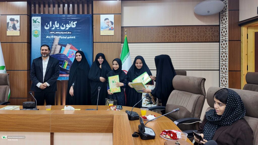 1321293 رویداد استانی و تجلیل از کانون یاران برتر مراکز فرهنگی هنری کانون استان قم