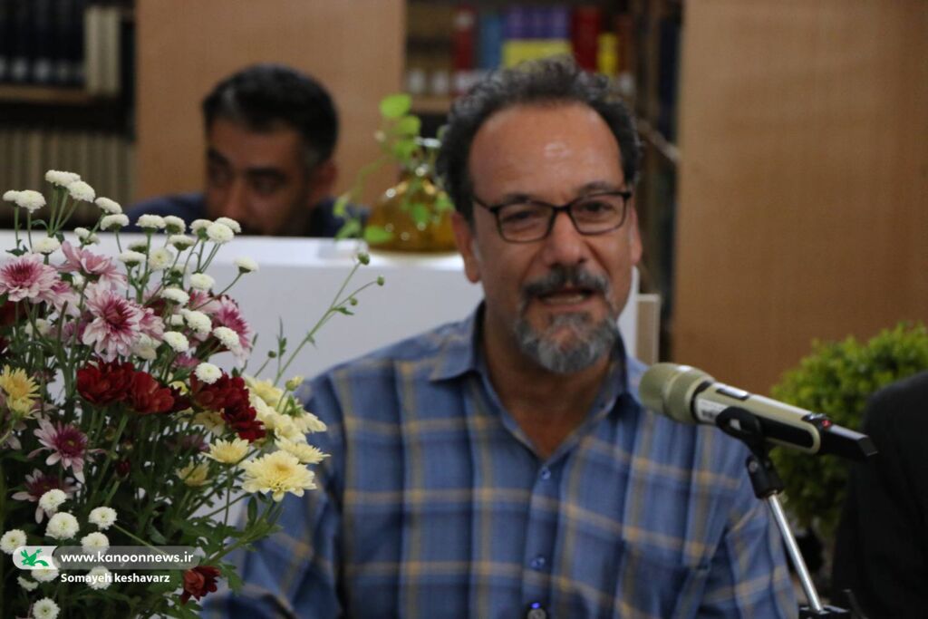 1321483 آغاز اردوی آموزشی پسران عضو باشگاه شعر «قاف» کانون در شیراز