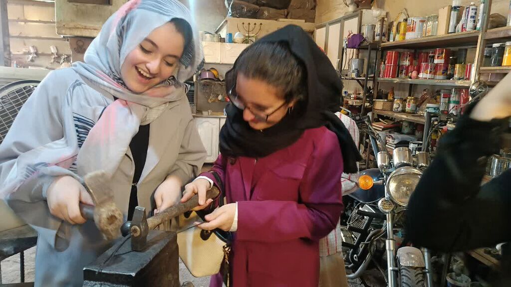 1321547 شور آفرینی هنر در بازدید نوجوانان البرز
از کارگاه اساتید برجسته