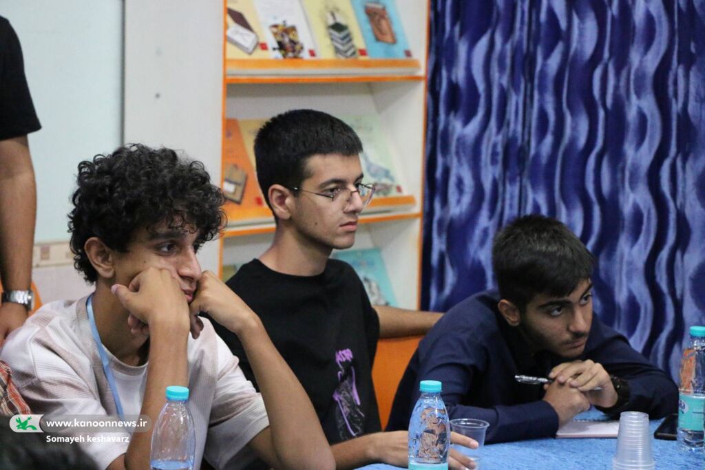 نقد اشعار نوجوانان با حضور شاعران برجسته در شیراز