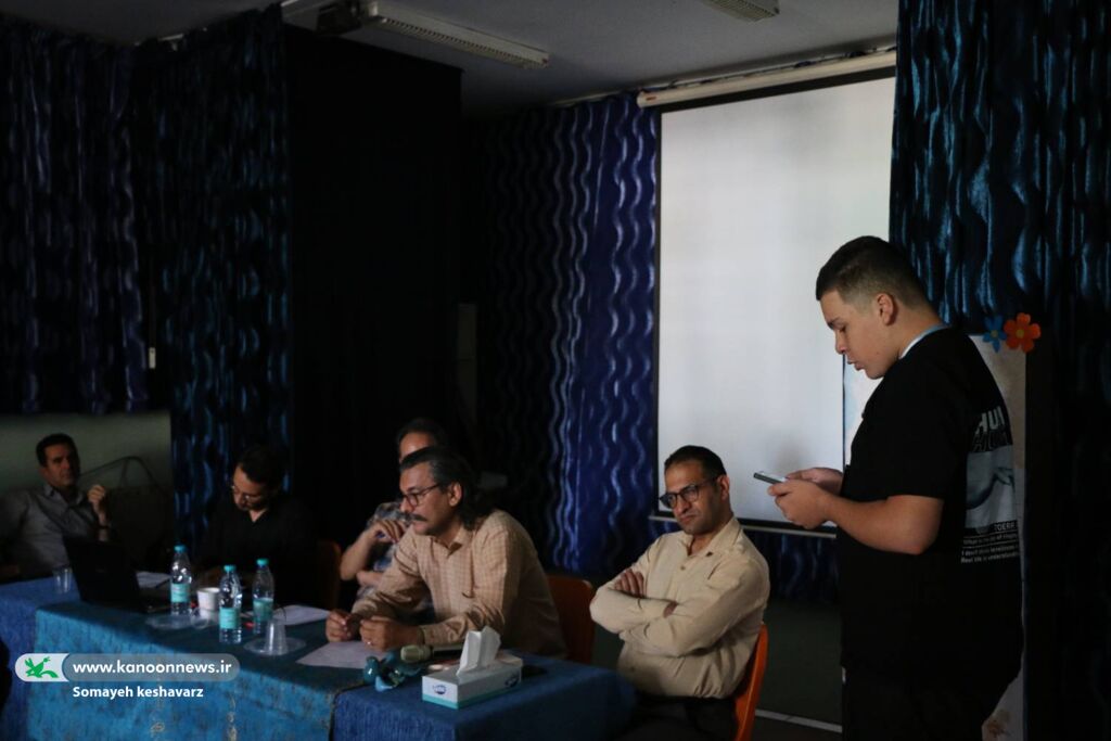 نقد اشعار نوجوانان با حضور شاعران برجسته در شیراز