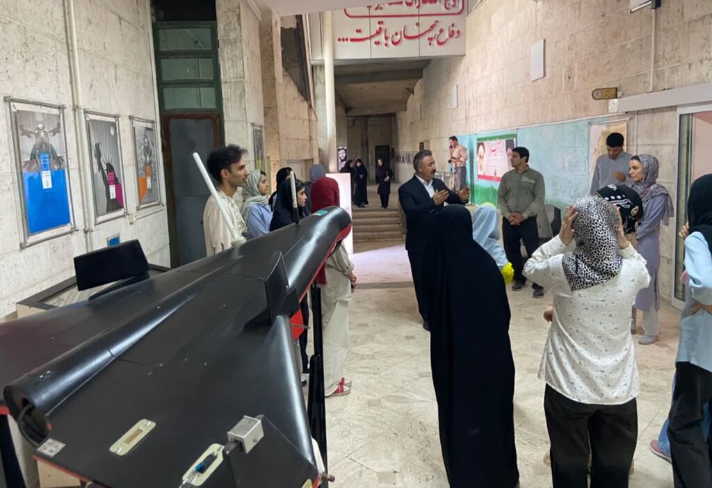 1321781-2 کانونیاران کرمانشاه از اماکن فرهنگی و هویتی بازدید کردند