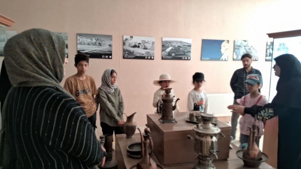 1322142-2 بازدید والدین و اعضای مرکز کنگاور از موزه و معبد آناهیتا