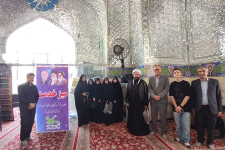 میز خدمت مرکز فرهنگی کاشمر در مراسم نمازجمعه برپا شد