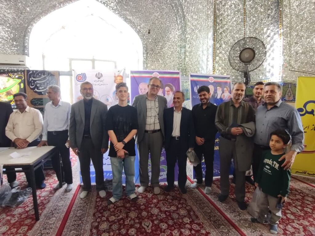 1322409 میز خدمت مرکز فرهنگی کاشمر در مراسم نمازجمعه برپا شد