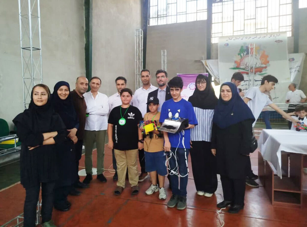 1323137 رقابت هیجانانگیز رباتهای جنگجو در رشت/ رویدادی برای پرورش توانمندیهای مهارتی آیندهسازان