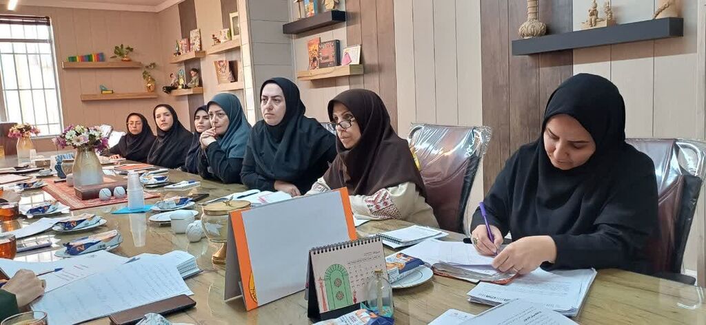 1323218 شورای فرهنگی با موضوع توسعه و ترویج کتابخوانی برگزار شد