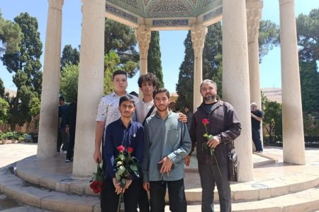 حضور اعضای خراسان رضوی در چهارمین اردوی تخصصی باشگاه شعر «قاف» ویژه پسران