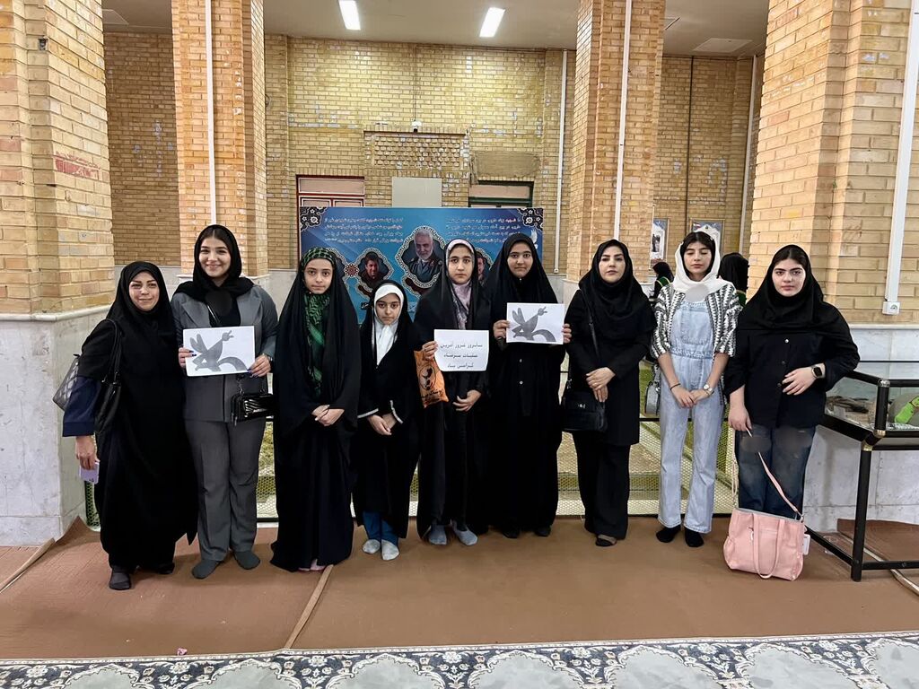 1323391 حضور اعضا و مربیان مراکز اسلامآباد غرب در تنگه مرصاد