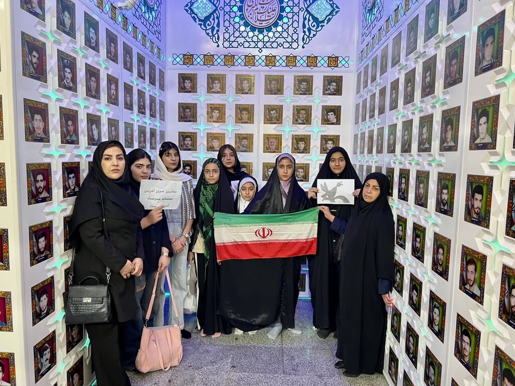 1323398 حضور اعضا و مربیان مراکز اسلامآباد غرب در تنگه مرصاد