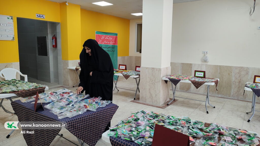 1323428 برگزاری نمایشگاه دستسازههای حسینی «هدیه خوبان» در مرکز شماره ۱ بوشهر