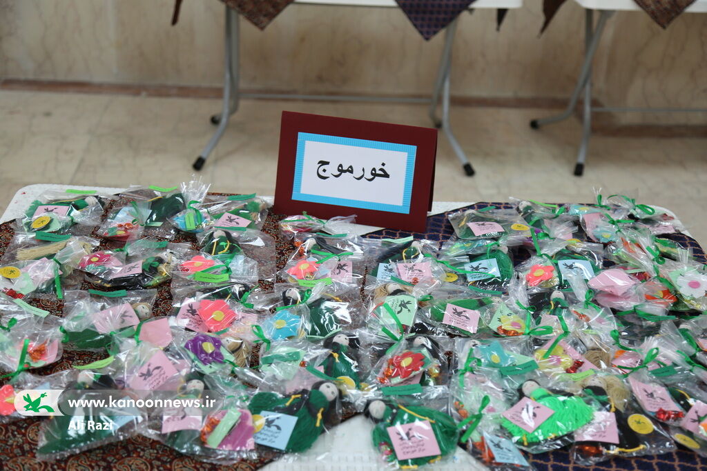 1323429 برگزاری نمایشگاه دستسازههای حسینی «هدیه خوبان» در مرکز شماره ۱ بوشهر