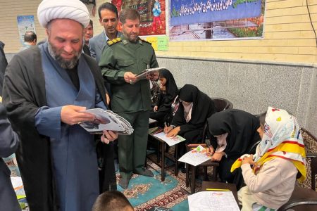 برپایی غرفه‌های فرهنگی کانون در مراسم نماز جمعه شهر ورزقان