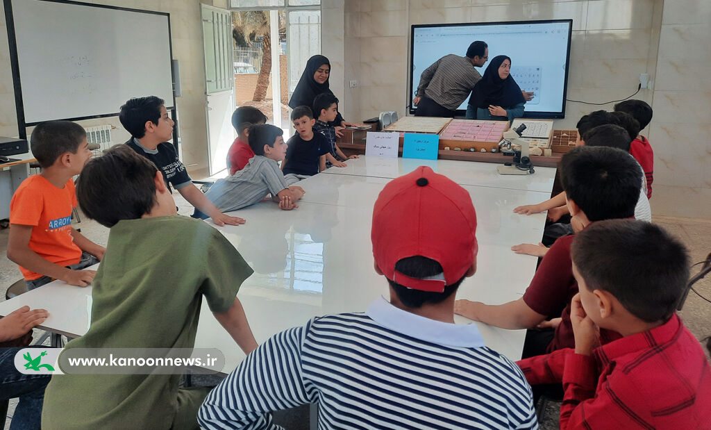 1323624 اعضای کانون از آزمایشگاه مرکزی مدارس اردکان بازدید کردند