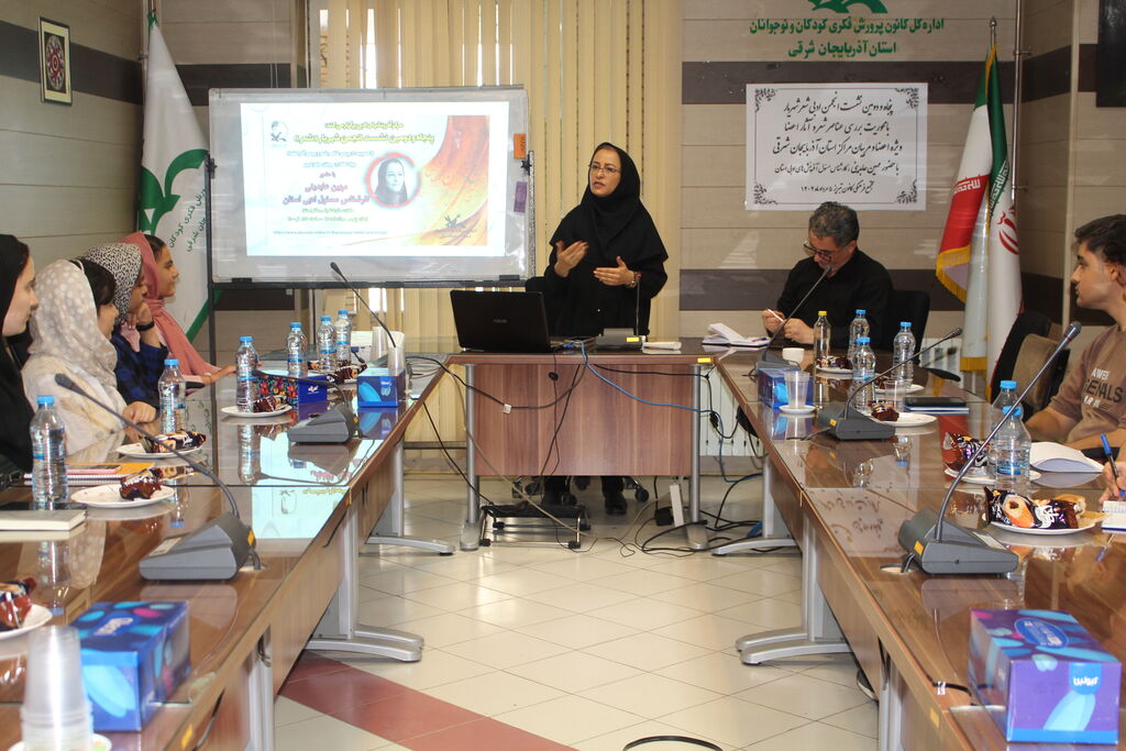 1323873-1 دور جدید کارگاههای آموزشی انجمن ادبی شعر شهریار ویژه نوجوانان در تبریز