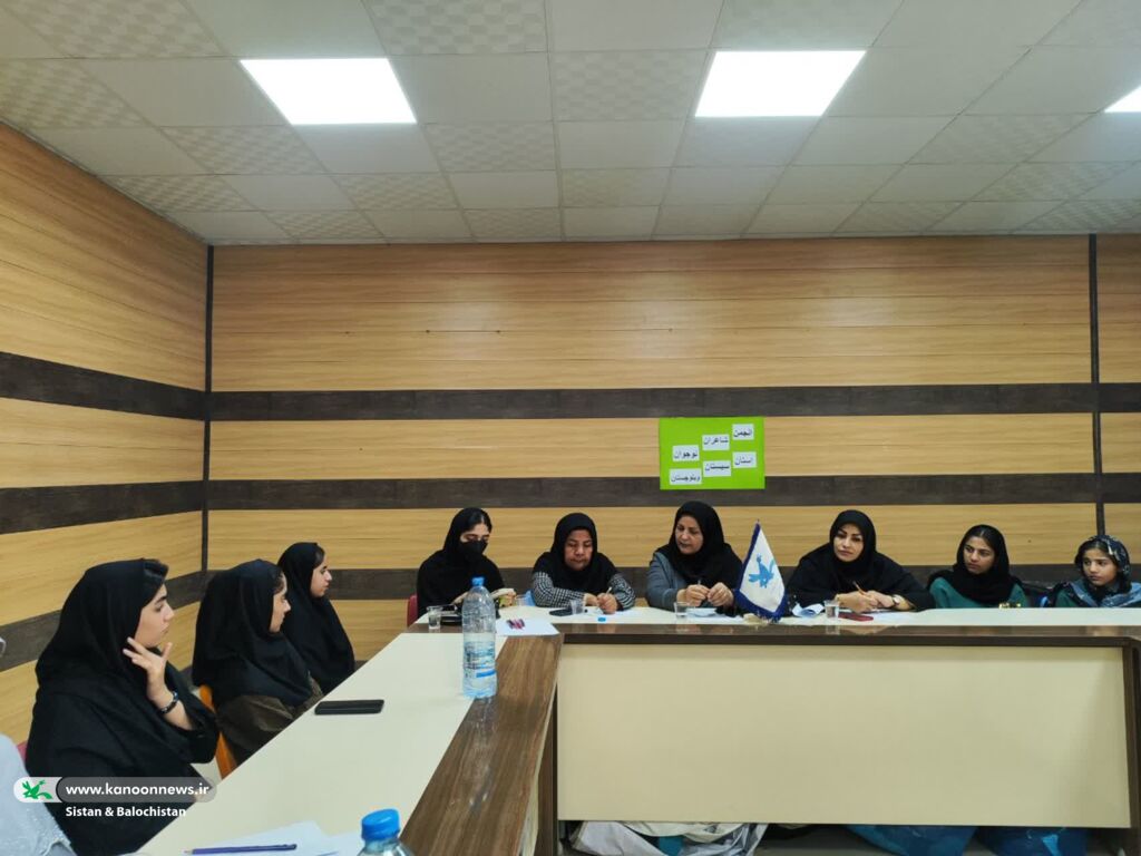 1323997 نشست اثرخوانی و نقد انجمن شاعران نوجوان کانون سیستان و بلوچستان برگزار شد