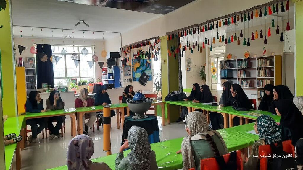 1324072 برگزاری اردوی نمایش رادیویی کانون همدان با اعضای نوجوان