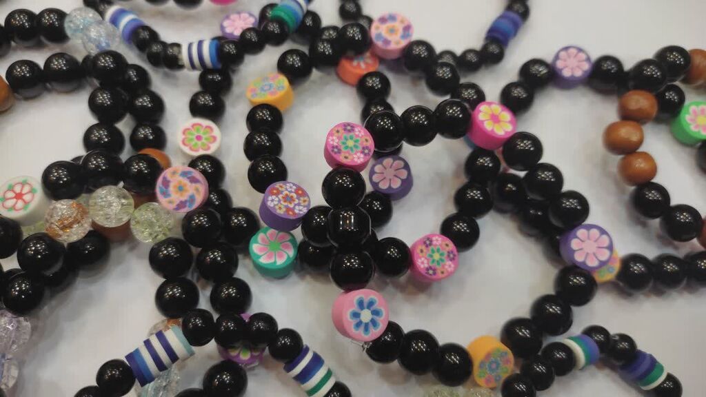 1324291 تجلی عشق و ارادت به امام حسین (ع) در دست سازه های اعضای کانون هرمزگان