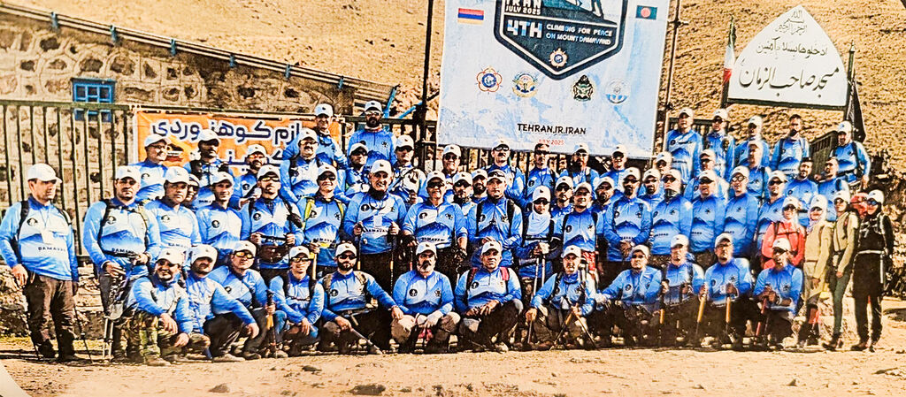 1324414 عکاس روابط عمومی کانون مدال طلای صعود کوه دماوند را دریافت کرد