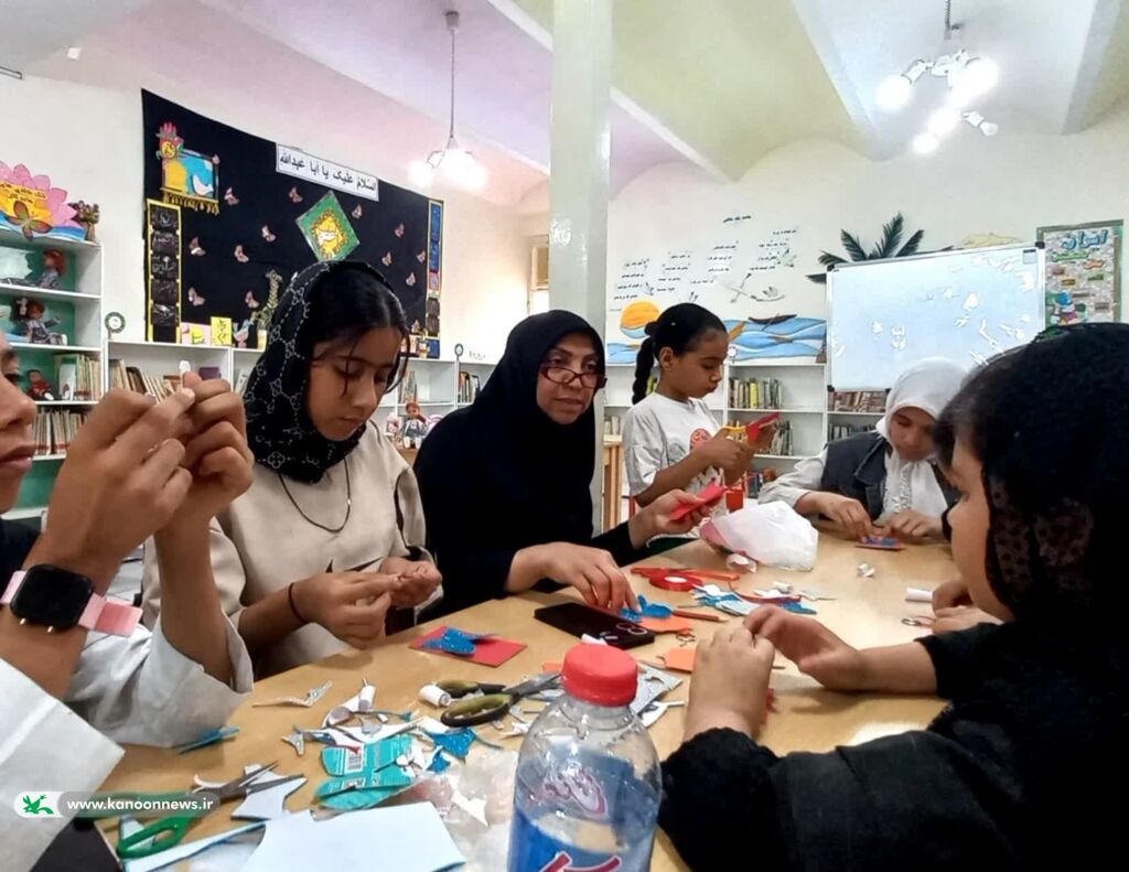 1324429 دوهزار دستسازه عاشورایی، هدیه کودکان و نوجوانان کانون خوزستان به زائران اربعین