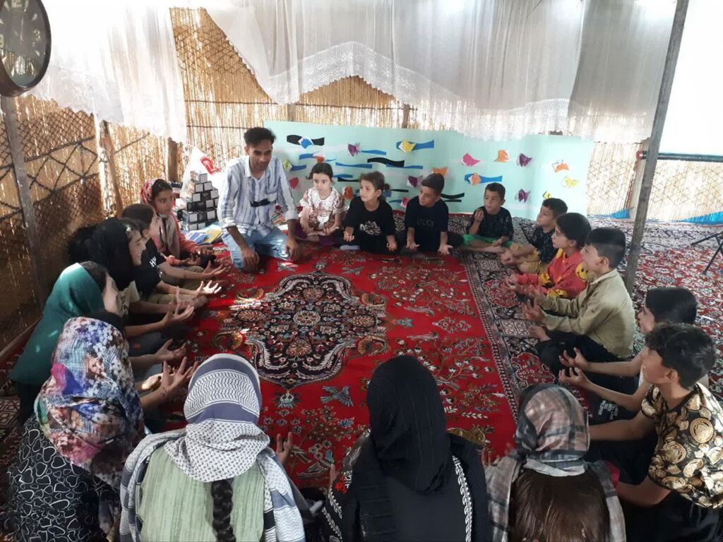 1324516 کارشناسان و مربی سیار کانون کرمانشاه میهمان کودکان و نوجوانان عشایر شدند