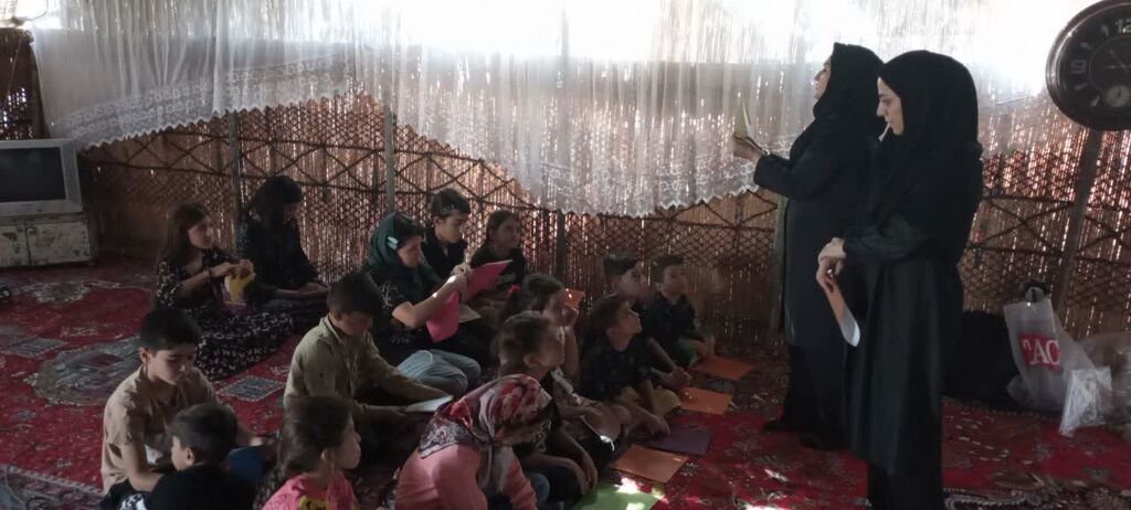 1324517 کارشناسان و مربی سیار کانون کرمانشاه میهمان کودکان و نوجوانان عشایر شدند