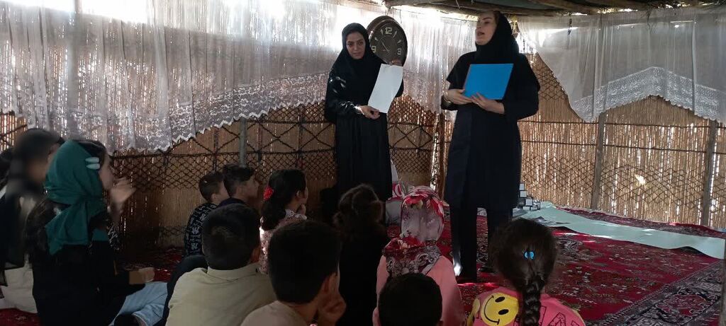 1324520 کارشناسان و مربی سیار کانون کرمانشاه میهمان کودکان و نوجوانان عشایر شدند