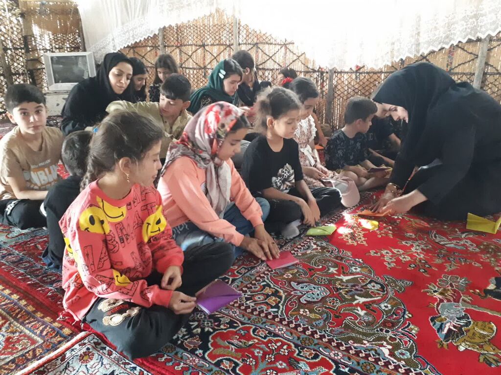 1324524 کارشناسان و مربی سیار کانون کرمانشاه میهمان کودکان و نوجوانان عشایر شدند