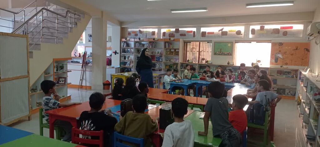 1324558 مرکز قشم میزبان کارگاه داستان خلاق شد