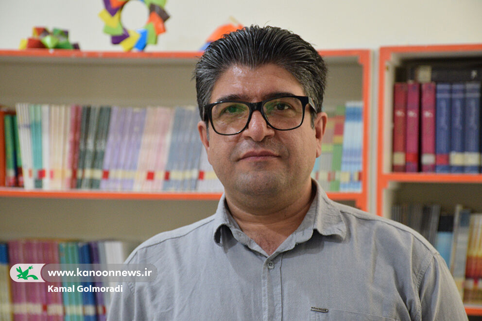 گفتوگو با محسن حسینی شاعر و مربی ادبی کانون لرستان گفتوگو با محسن حسینی شاعر و مربی ادبی کانون لرستان