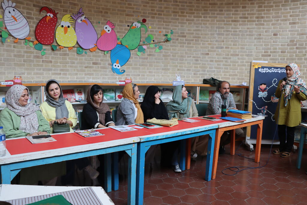 1324633 دیدار با نویسندگان حوزه کودک و نوجوان در مرکز ۳ کانون تهران