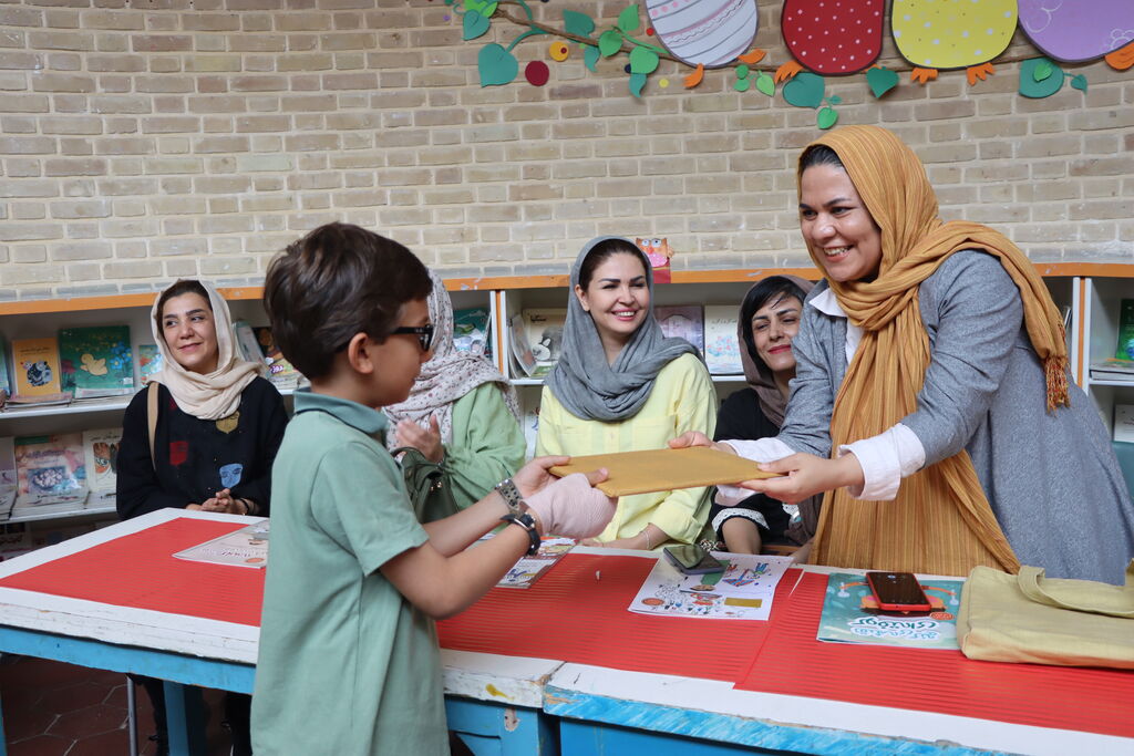 1324653 دیدار با نویسندگان حوزه کودک و نوجوان در مرکز ۳ کانون تهران