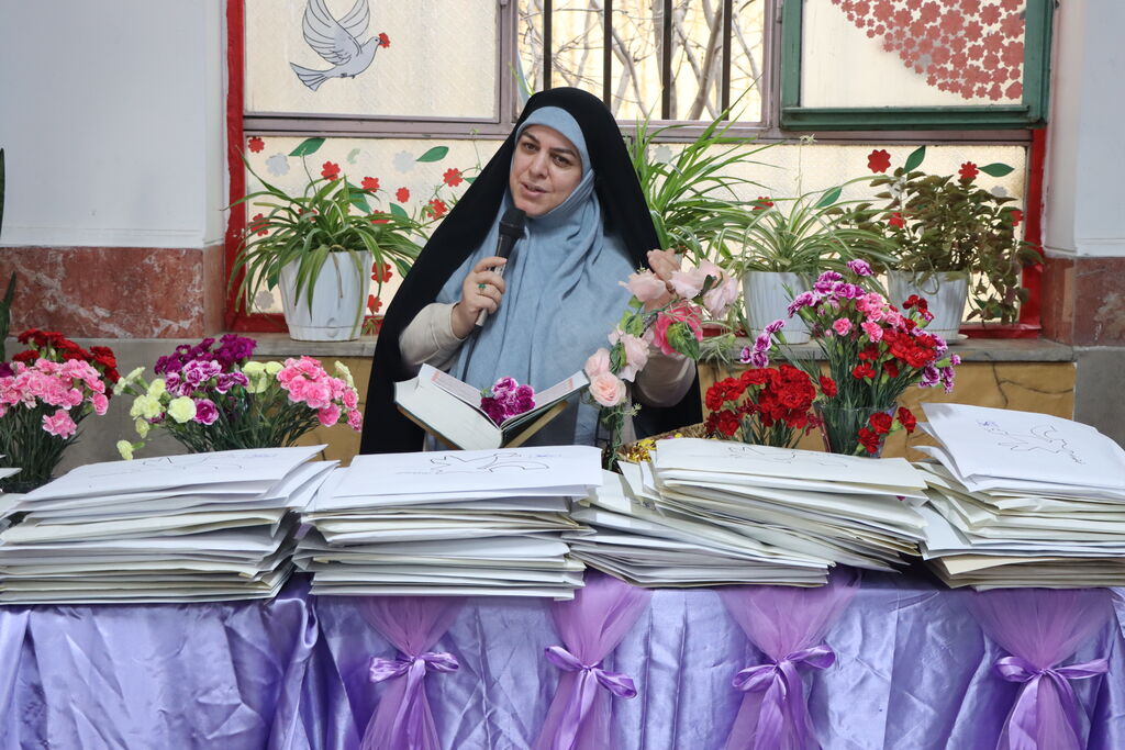 1324674 افتتاح کتابخانه پستی کانون تهران