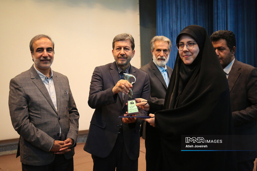 آثار دو مربی کانون برگزیده جشنواره قلم زرین شد