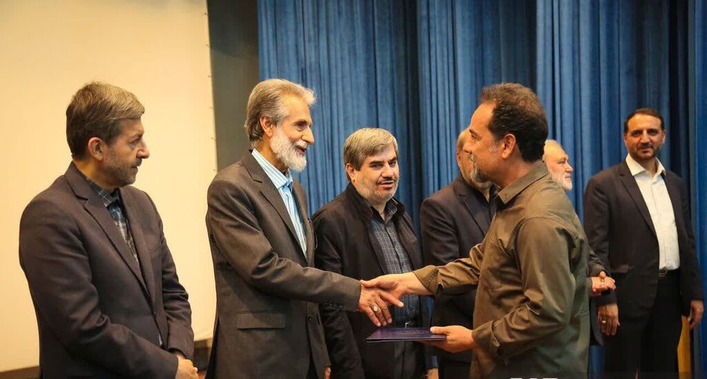 آثار دو مربی کانون برگزیده جشنواره قلم زرین شد