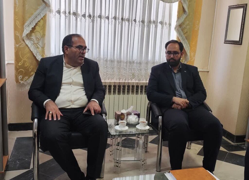 1324778 دیدار سرپرست کانون همدان با فرمانداران؛ گامی در مسیر تقویت زیرساختهای فرهنگی
