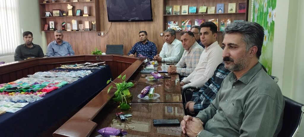 1324954 تجلیل از تیم اجرایی تماشاخانه سیار درکانون فارس