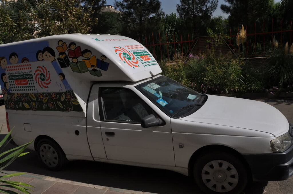 1325192 استقبال از کتابخانه سیار کانون البرز با ظاهری جدید