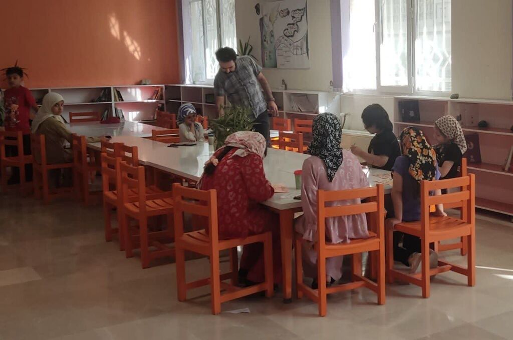 1325229 از کلاس های علمی تا قصه گویی کودکانه در تابستانی پرماجرا