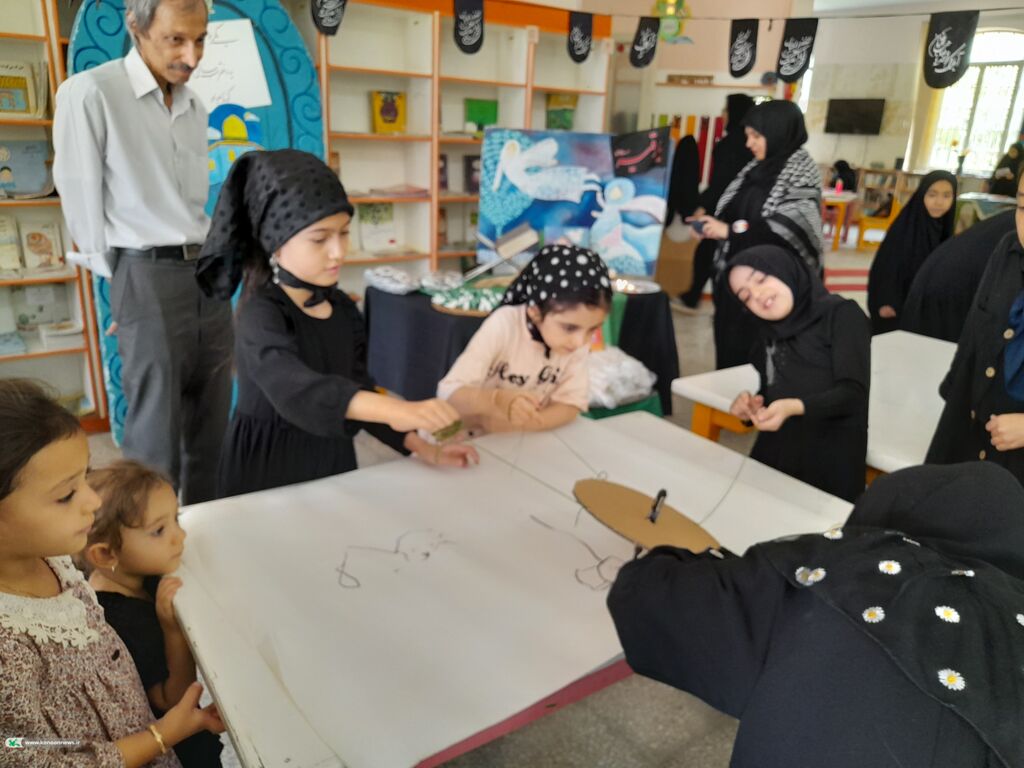 1325310 اعضای مراکز فرهنگی هنری کانون استان قم، ویژه برنامه هایی به یاد سه ساله دشت کربلا برگزار کردند.