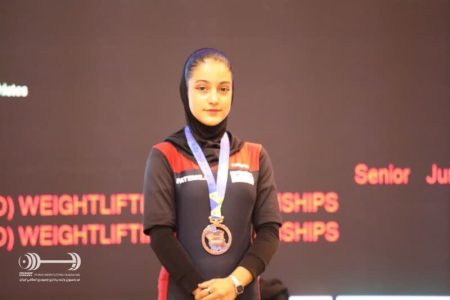 درخشش عضو کانون استان مرکزی در مسابقات کشوری وزنه برداری